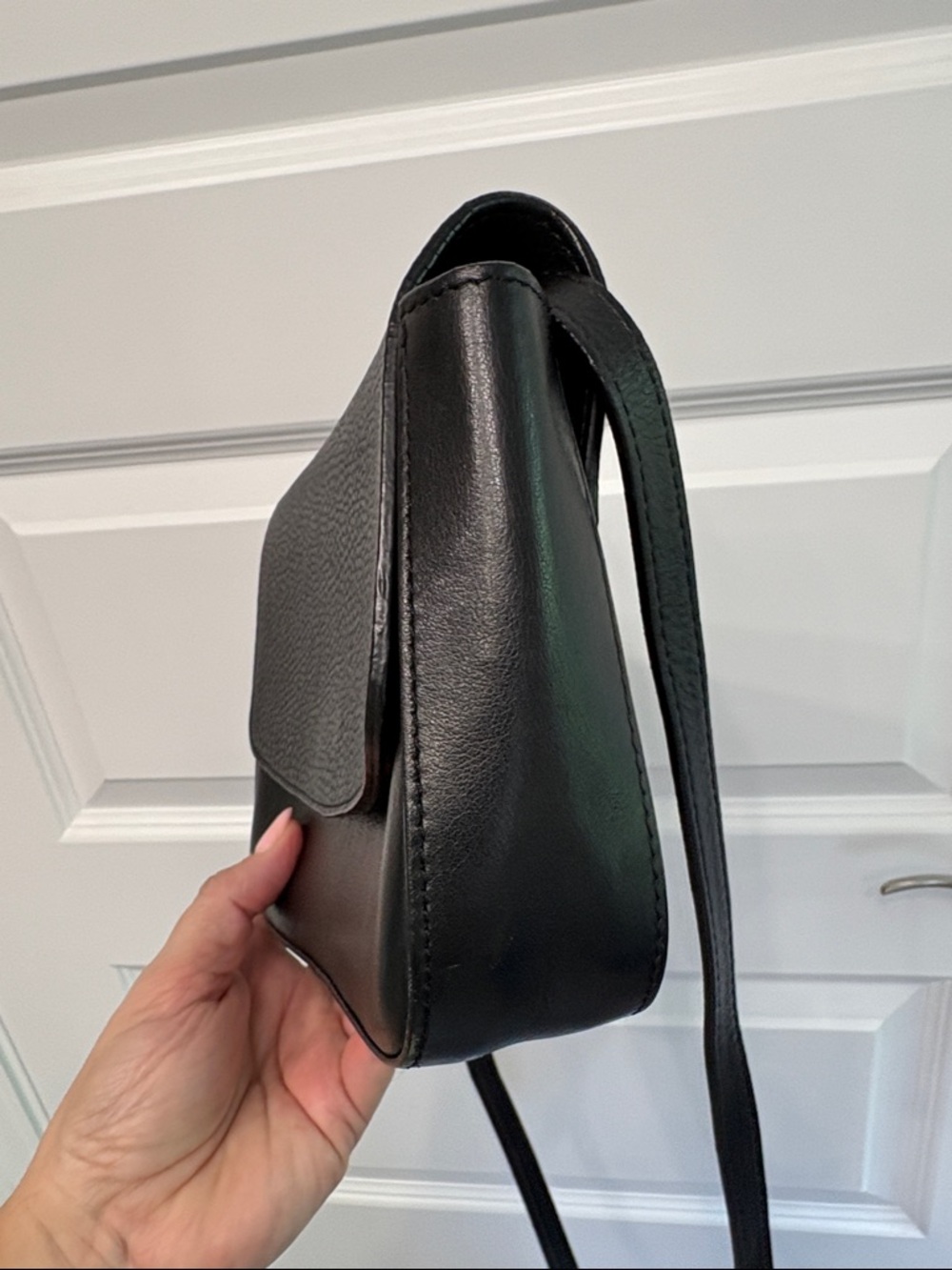 Cuyana Classic Black Italian Leather 3-in-1 Bag - Timeless Everyday Style - Picture 7 of 16